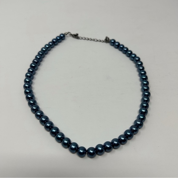 Metallic Blue Faux Pearl Short Necklace 18" Classic Adjustable Silver Tone Chain - Picture 3 of 4
